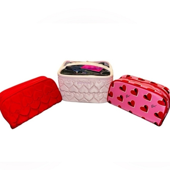 🔹️Betsey Johnson Cosmetic Train Case Quilted Hearts Travel Makeup Bag 3pc Set - Picture 1 of 3